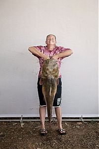 Fauna & Flora: catching a giant catfish