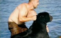 Fauna & Flora: saving a bear from drowning