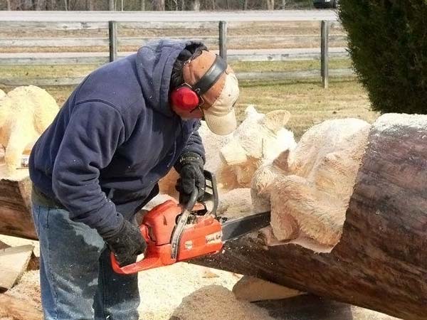 Wood sculptures made by chainsaw