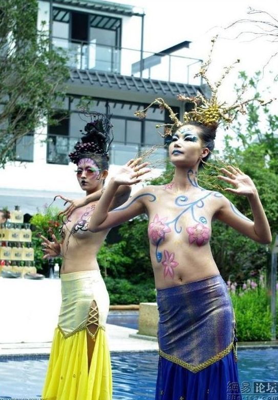 Bodyart girls, China