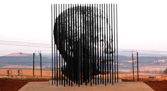 Nelson Mandela sculpture by Marco Cianfanelli