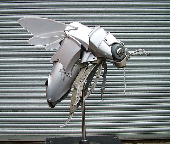 Hubcap sculpture creatures by Ptolemy Elrington