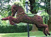 Art & Creativity: green statues