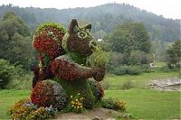 Art & Creativity: green statues