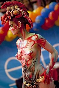 Art & Creativity: body art girl painting
