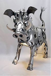 Art & Creativity: Hubcap sculpture creatures by Ptolemy Elrington