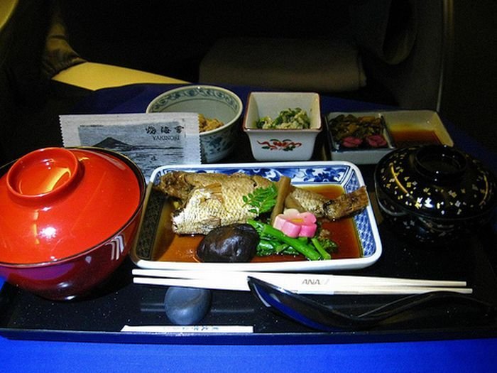 food offered in the first class on airplanes