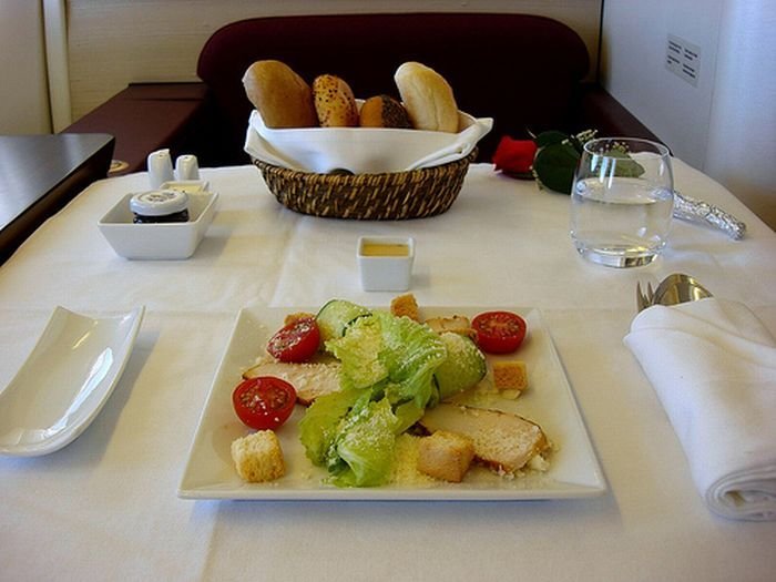 food offered in the first class on airplanes