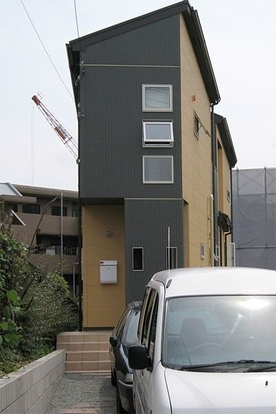 Thin house, Japan