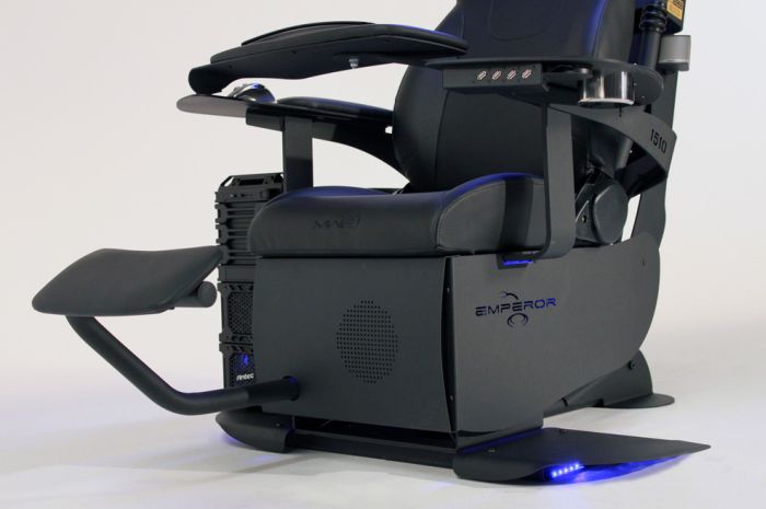 Emperor 200 gaming workstation chair by Modern Work Environment Lab