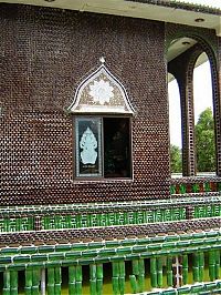 Architecture & Design: Temple built out of beer bottles, Thailand