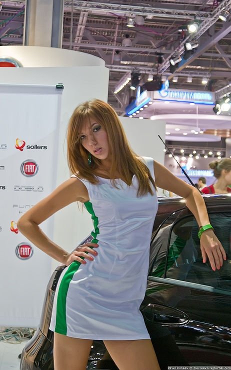 girls of moscow international automobile show