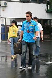 TopRq.com search results: Fernando Alonso With Raquel Rosario Budapest 2006-08-06