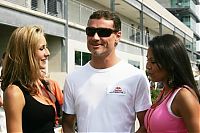 Motorsport models: Girls In The Paddock With David Coulthard Red Bull Indianapolis 2006-07-02