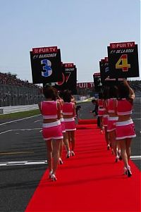 Motorsport models: Grid Girls On Red Carpet Suzuka 2006-10-08
