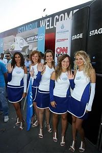 Motorsport models: Intel Girls Wave During An Event Of The Bmw Sauber Instanbul 2006-08-23