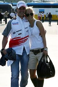 Motorsport models: Schumacher M With Malaysian Girl