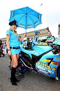 Motorsport models: Vermeulen and girl, Italian MotoGP 2007