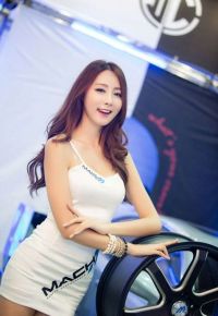 Motorsport models: Girls from 2013 Seoul Motor Show