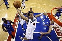 Pictures of the Day: Thunder 76ers Basketball