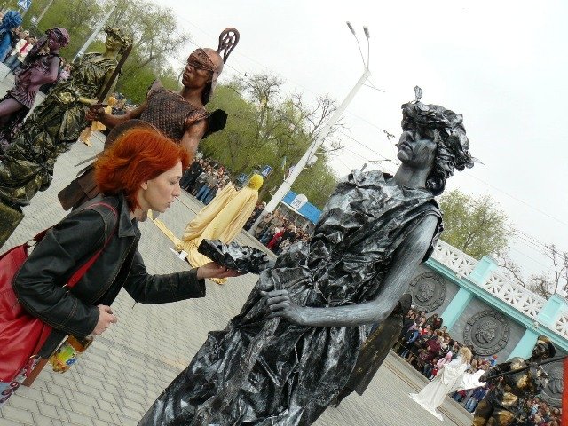 Living Sculptures Championship in Evpatoria