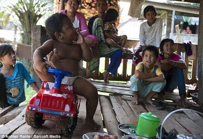 2-year-old boy smokes, Indonesia