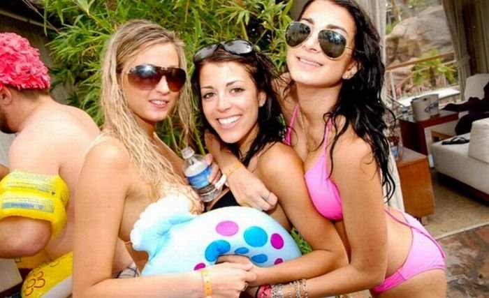 Las Vegas pool party girls