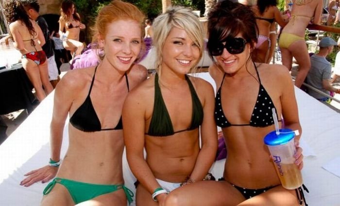 Las Vegas pool party girls