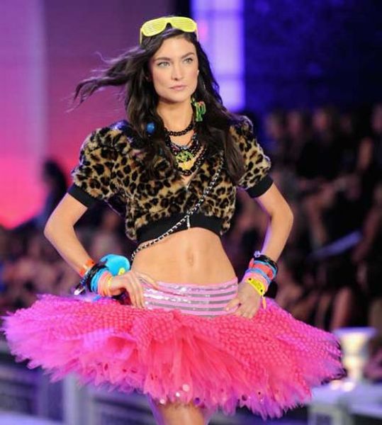 2011 Victoria's Secret Fashion show girl