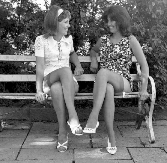 retro history glamour miniskirt girls