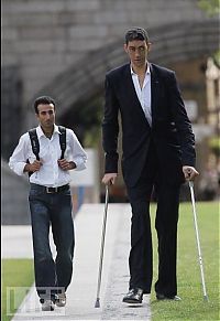 People & Humanity: Sultan Kosen, Tallest man in the world, 2 meters 47 centimeters, Turkey
