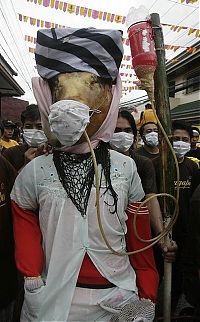 TopRq.com search results: Parada ng Lechon, Parade of Roast Pigs