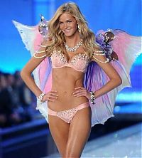 People & Humanity: 2011 Victoria's Secret Fashion show girl