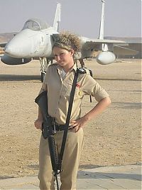 People & Humanity: army girls of israeli defense forces