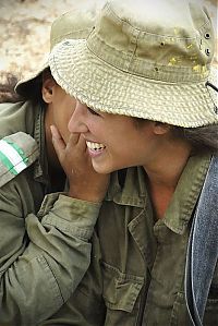 People & Humanity: army girls of israeli defense forces