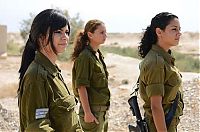 People & Humanity: army girls of israeli defense forces