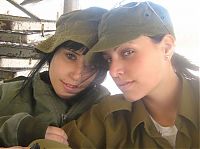 People & Humanity: army girls of israeli defense forces