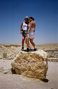 People & Humanity: army girls of israeli defense forces