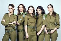 People & Humanity: army girls of israeli defense forces