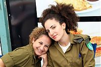 People & Humanity: army girls of israeli defense forces