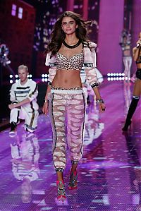 People & Humanity: 2015 Victoria's Secret Fashion show girl