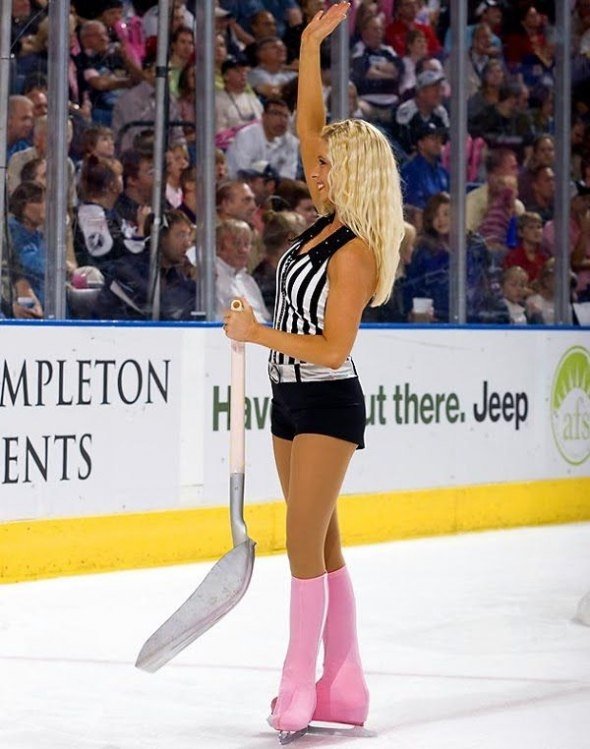 NHL support girls