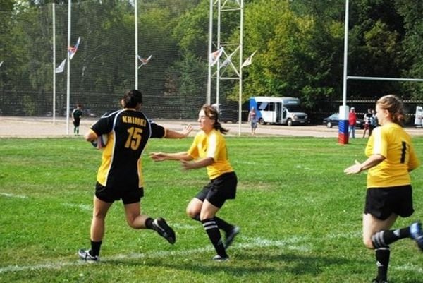 girls playing rugby