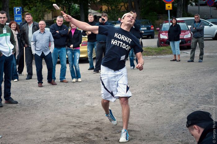 Mobile phone throwing, Finland