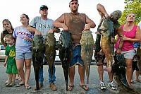 Sport and Fitness: Okie noodling tournament, United States