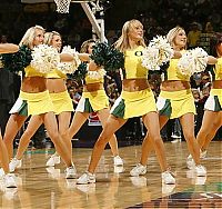 Sport and Fitness: Oregon Ducks cheerleader girls