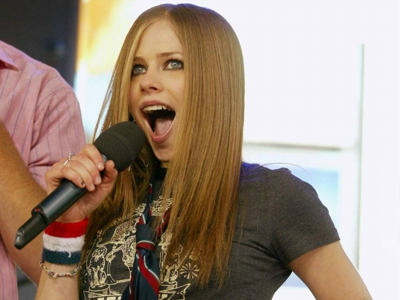 Avril Lavigne mouth
