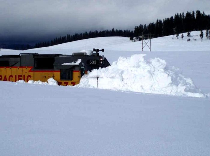 train got stuck in the snow