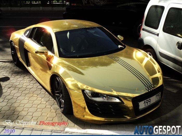 Golden Audi R8