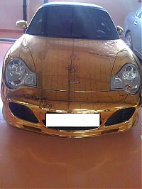 Transport: Golden Porsche